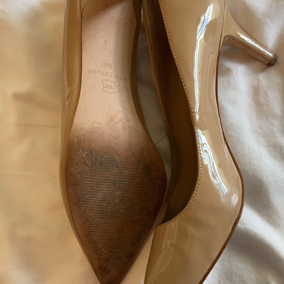 Ann Taylor Patent Leather Pumps 9M GUC - Picture 3 of 3